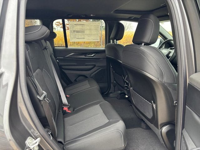 2025 Jeep Grand Cherokee GRAND CHEROKEE LAREDO X 4X4