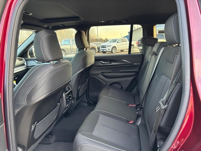 2025 Jeep Grand Cherokee GRAND CHEROKEE LAREDO X 4X4