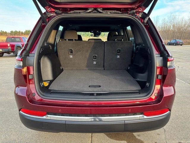 2025 Jeep Grand Cherokee GRAND CHEROKEE LAREDO X 4X4