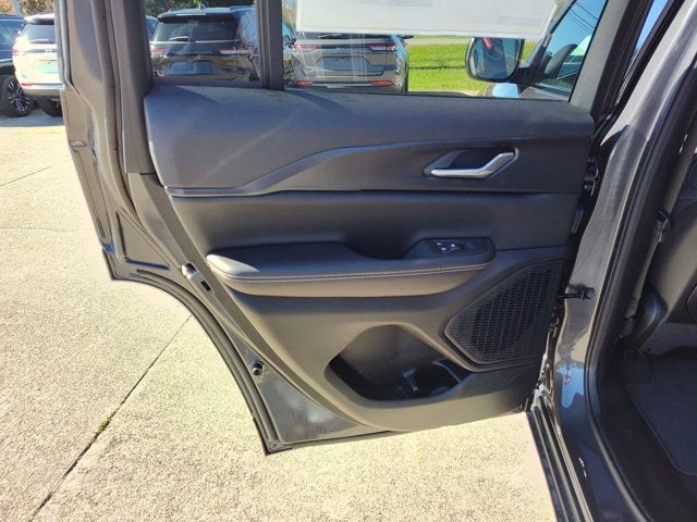 2026 Jeep Grand Cherokee GRAND CHEROKEE LAREDO X 4X4