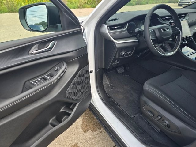 2027 Jeep Grand Cherokee GRAND CHEROKEE LAREDO X 4X4