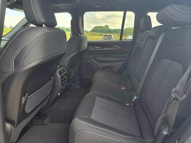 2027 Jeep Grand Cherokee GRAND CHEROKEE LAREDO X 4X4