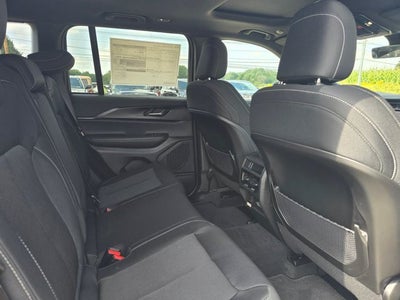 2027 Jeep Grand Cherokee GRAND CHEROKEE LAREDO X 4X4