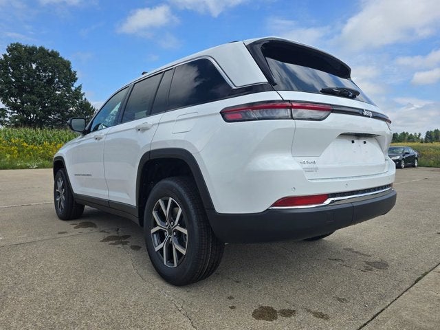 2027 Jeep Grand Cherokee GRAND CHEROKEE LAREDO X 4X4