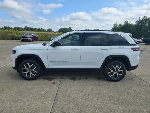 2027 Jeep Grand Cherokee GRAND CHEROKEE LAREDO X 4X4