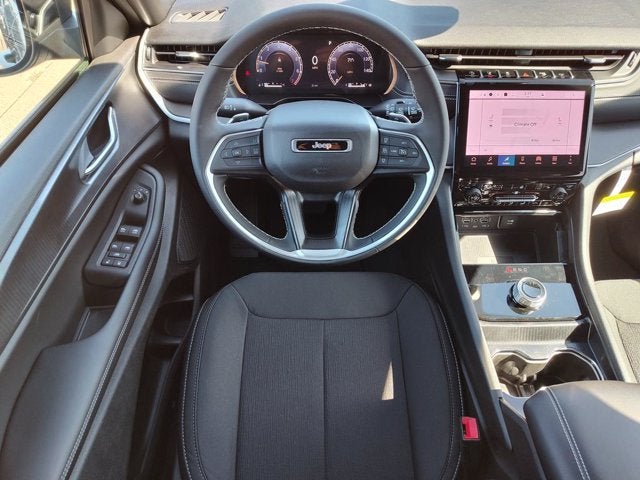 2027 Jeep Grand Cherokee GRAND CHEROKEE LAREDO X 4X4