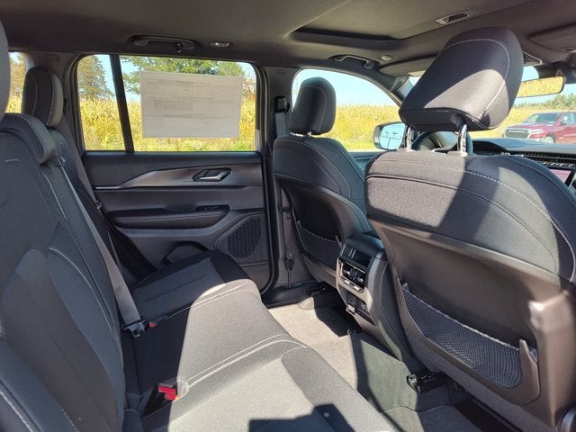 2027 Jeep Grand Cherokee GRAND CHEROKEE LAREDO X 4X4