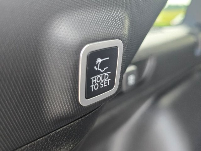 2027 Jeep Grand Cherokee GRAND CHEROKEE LAREDO X 4X4