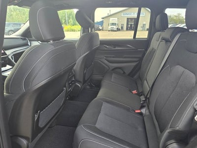 2027 Jeep Grand Cherokee GRAND CHEROKEE LAREDO X 4X4
