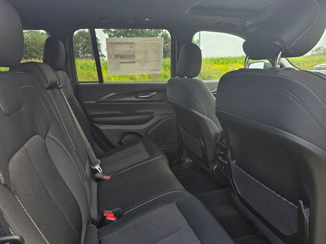 2027 Jeep Grand Cherokee GRAND CHEROKEE LAREDO X 4X4