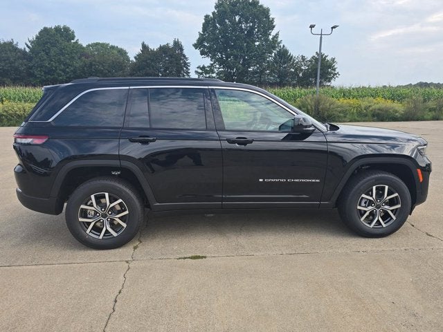 2027 Jeep Grand Cherokee GRAND CHEROKEE LAREDO X 4X4