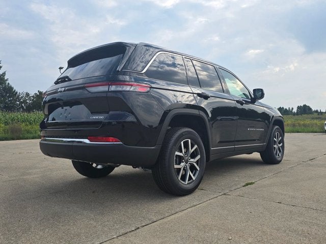 2027 Jeep Grand Cherokee GRAND CHEROKEE LAREDO X 4X4