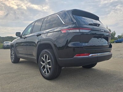 2027 Jeep Grand Cherokee GRAND CHEROKEE LAREDO X 4X4