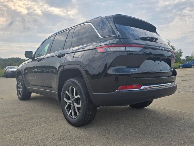 2027 Jeep Grand Cherokee GRAND CHEROKEE LAREDO X 4X4