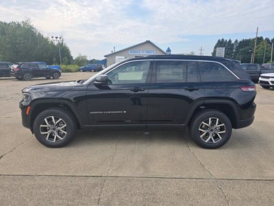 2027 Jeep Grand Cherokee GRAND CHEROKEE LAREDO X 4X4
