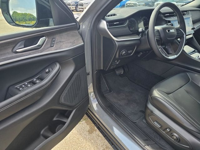 2027 Jeep Grand Cherokee GRAND CHEROKEE LIMITED 4X4
