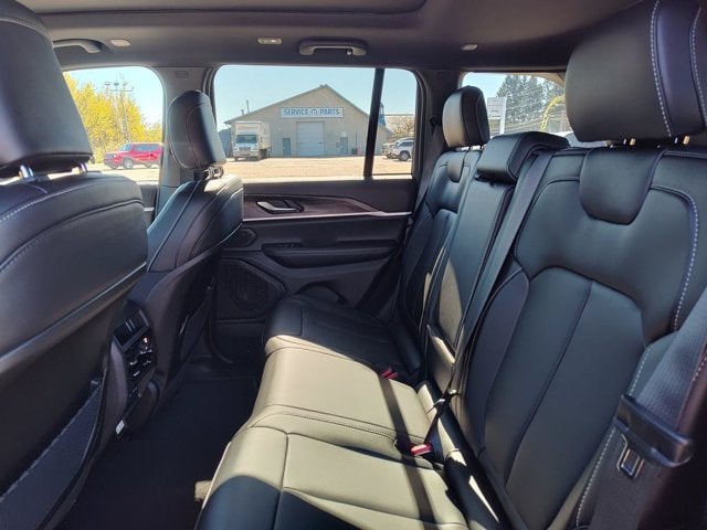 2027 Jeep Grand Cherokee GRAND CHEROKEE LIMITED 4X4