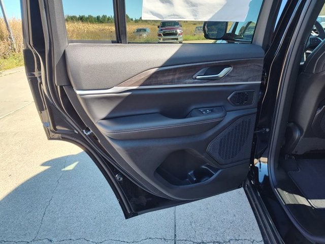 2027 Jeep Grand Cherokee GRAND CHEROKEE LIMITED 4X4
