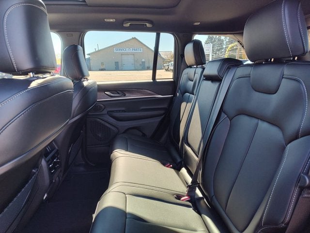 2027 Jeep Grand Cherokee GRAND CHEROKEE LIMITED 4X4