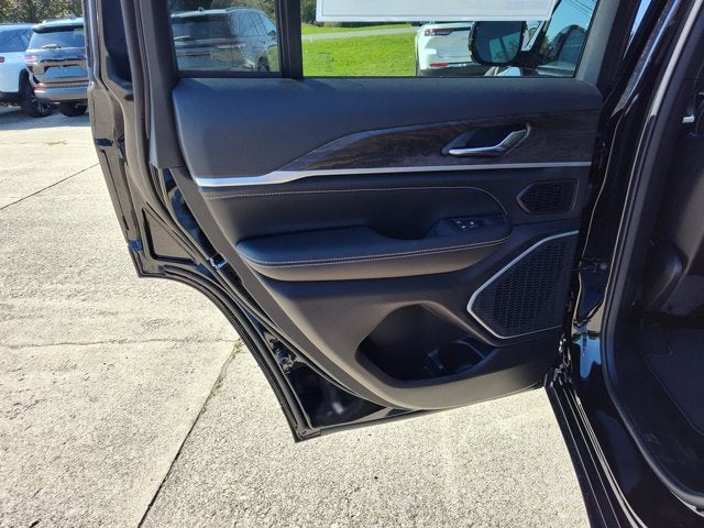 2027 Jeep Grand Cherokee GRAND CHEROKEE LIMITED RESERVE 4X4