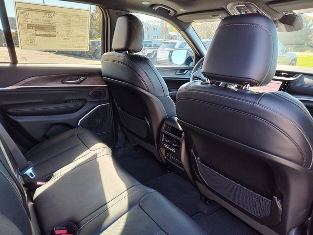 2027 Jeep Grand Cherokee GRAND CHEROKEE LIMITED RESERVE 4X4