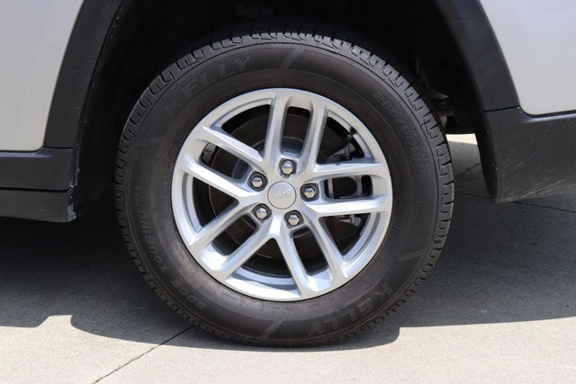 2023 Jeep Grand Cherokee L Laredo 4x4