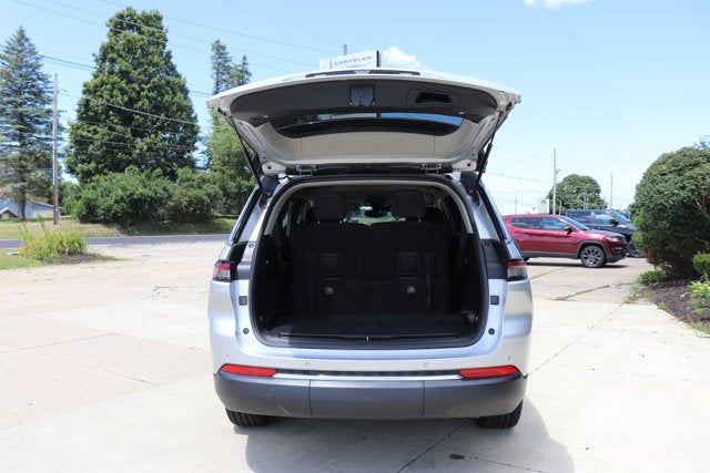 2023 Jeep Grand Cherokee L Laredo 4x4