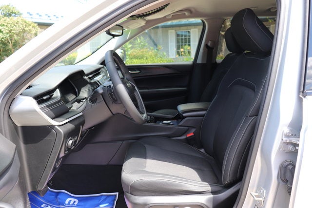 2023 Jeep Grand Cherokee L Laredo 4x4