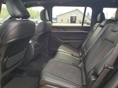 2027 Jeep Grand Cherokee Laredo Altitude