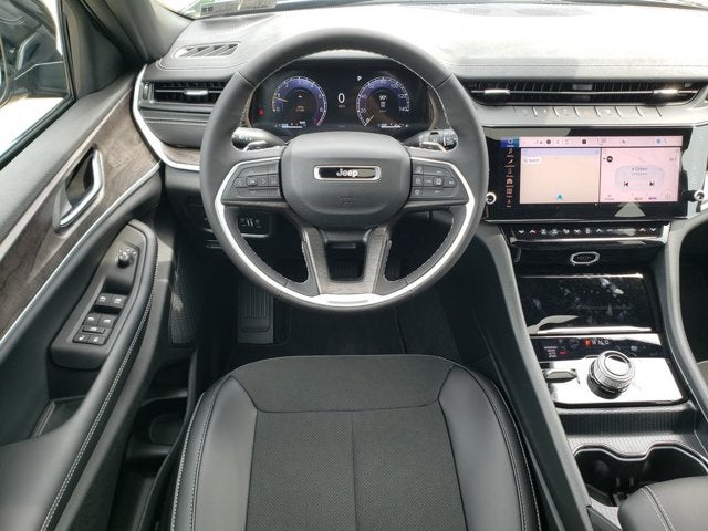 2027 Jeep Grand Cherokee Laredo Altitude