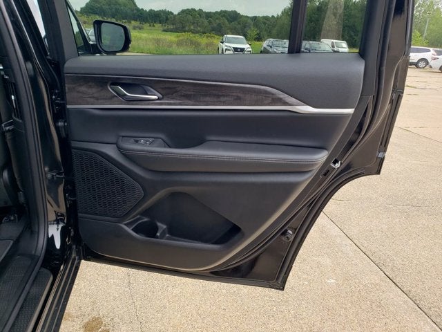 2027 Jeep Grand Cherokee Laredo Altitude