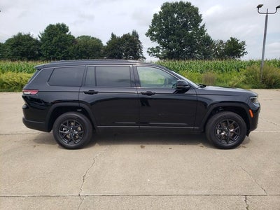 2027 Jeep Grand Cherokee Laredo Altitude