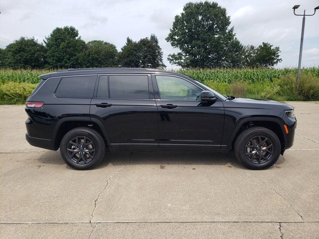 2027 Jeep Grand Cherokee Laredo Altitude
