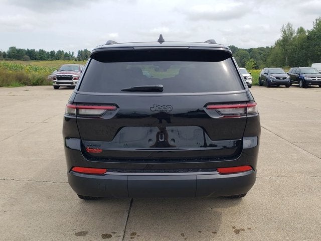 2027 Jeep Grand Cherokee Laredo Altitude