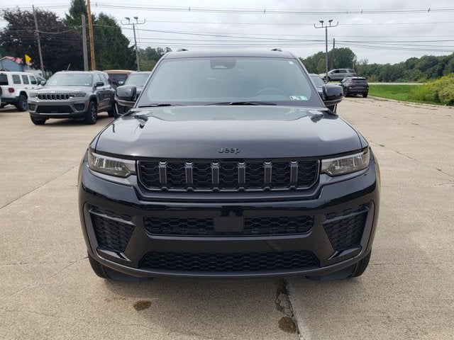2027 Jeep Grand Cherokee Laredo Altitude