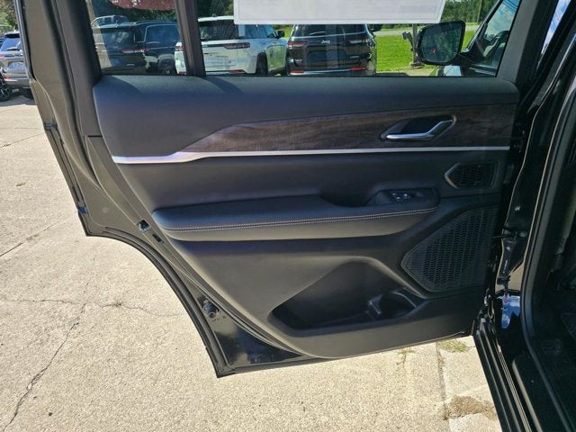2027 Jeep Grand Cherokee GRAND CHEROKEE L LIMITED 4X4