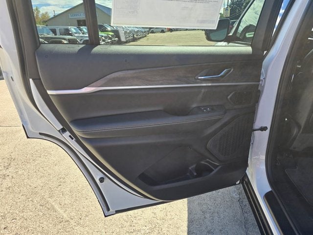2027 Jeep Grand Cherokee GRAND CHEROKEE L LIMITED 4X4