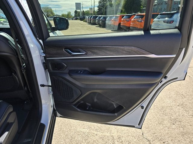 2027 Jeep Grand Cherokee GRAND CHEROKEE L LIMITED 4X4