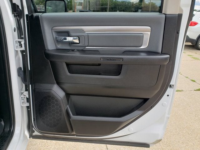 2022 RAM 1500 Classic SLT Crew Cab 4x4 5'7' Box