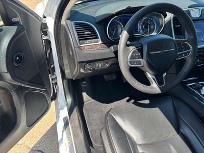 2022 Chrysler 300 Touring L AWD