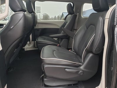 2023 Chrysler Pacifica Hybrid Limited